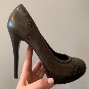 Tory Burch Leather Round Toe Pumps